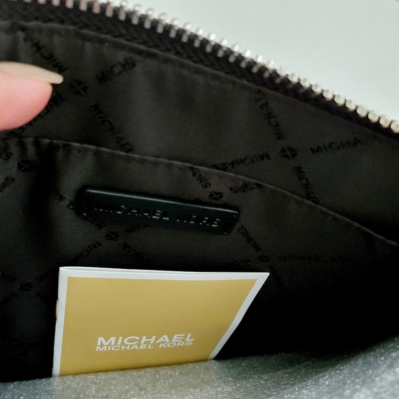 4 Piece Set Michael Kors Wristlet's - Picture 7 of 16